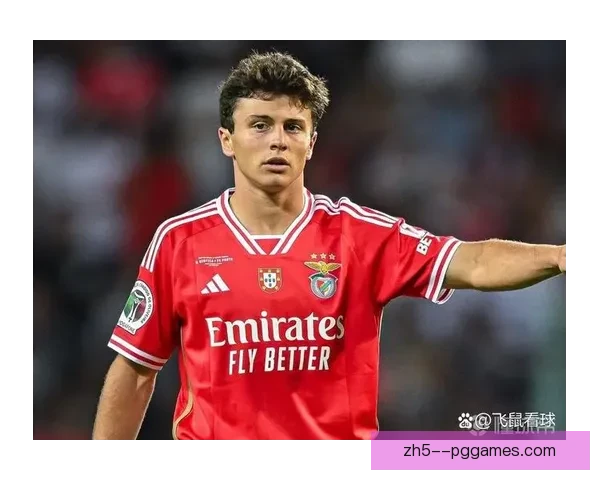 巴黎圣日耳曼正式官宣若昂·内维斯加盟球队引关注