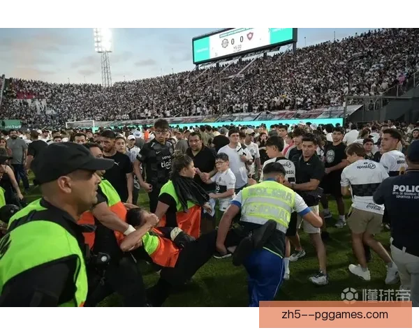 解放者杯决赛因球迷骚乱迁至马德里 体育赛事因暴力冲突背后的影响与反思